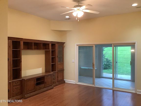 5th image of 204 Willington Pl