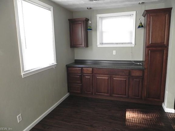 4th image of 30 Easton St