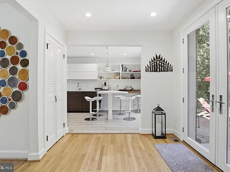 3221 Coquelin Ter — Photo 12