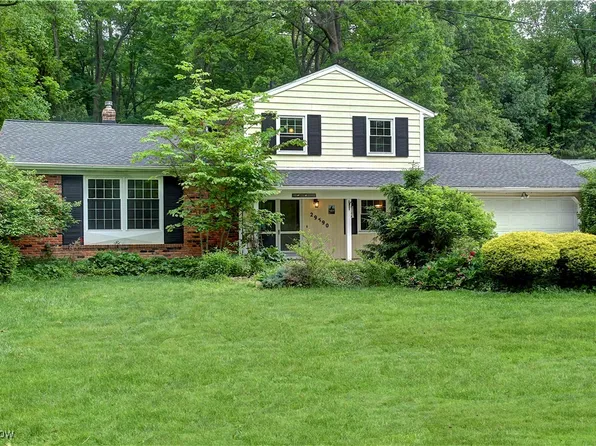 29590 Broxbourne Rd, North Olmsted, OH 44070