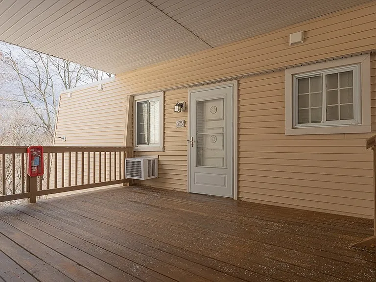529 Fox Run Ln — Photo 4