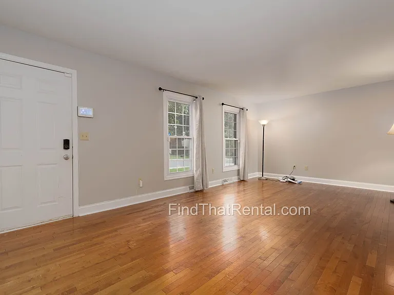1030 Northfield Dr — Photo 5