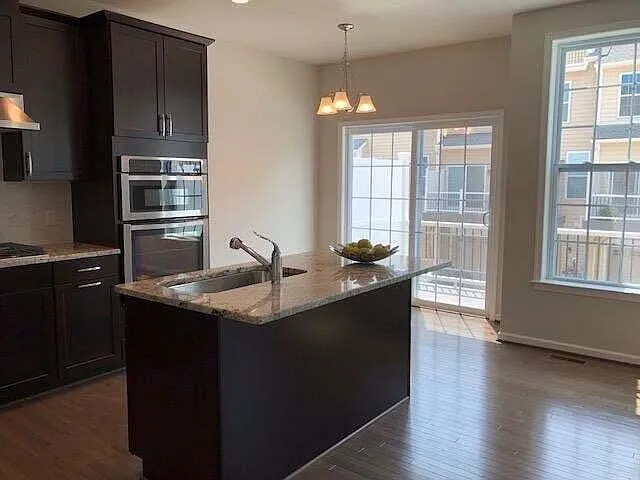 2780 Ashcombe Dr — Photo 6
