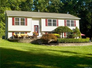 16 Oak Ct, Middletown, NY 10940