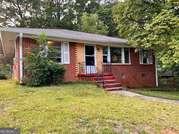 4305 Oakview Dr, Forest Park, GA 30297