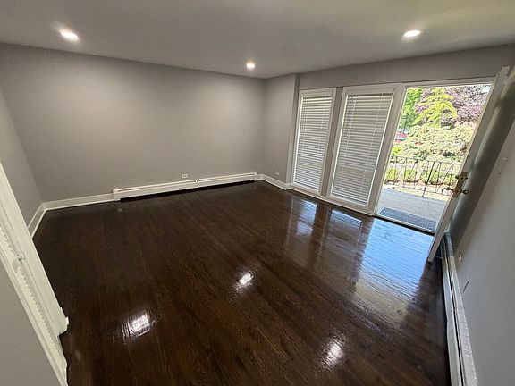 5th image of 6901 N Ridge Blvd #1B