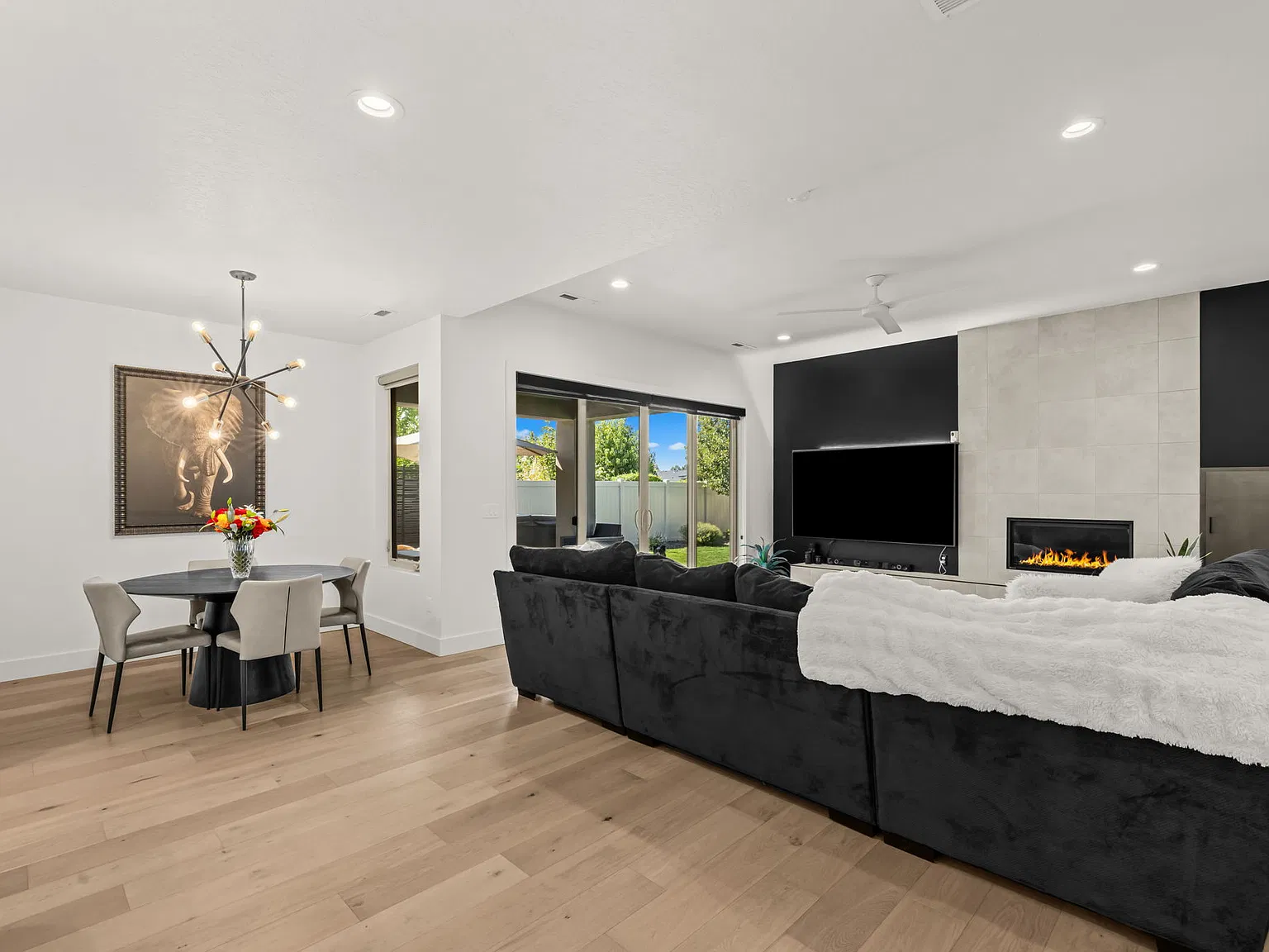 3 bed, 1927 sqft, $3,000 — Photo 3