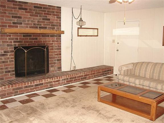 5th image of 230 Oakwood Ln
