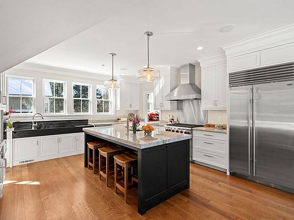 5th image of 56 Central St