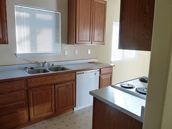 3rd image of 852 Sierra Vista Dr APT 2