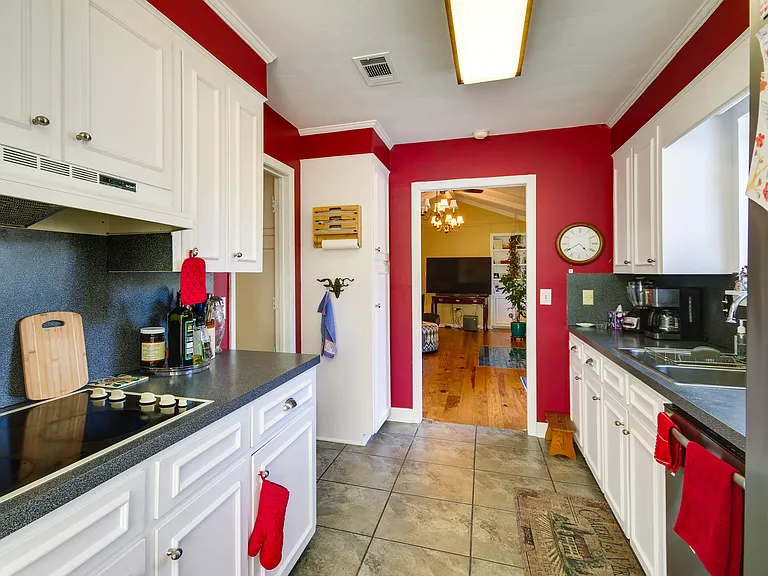 5846 Clubview Dr — Photo 3