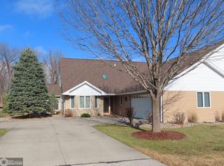 2022 Hunters Ridge Dr #2022, Mason City, IA 50401