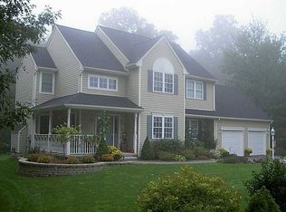 282 Woodmont Dr, Coventry, CT 06238