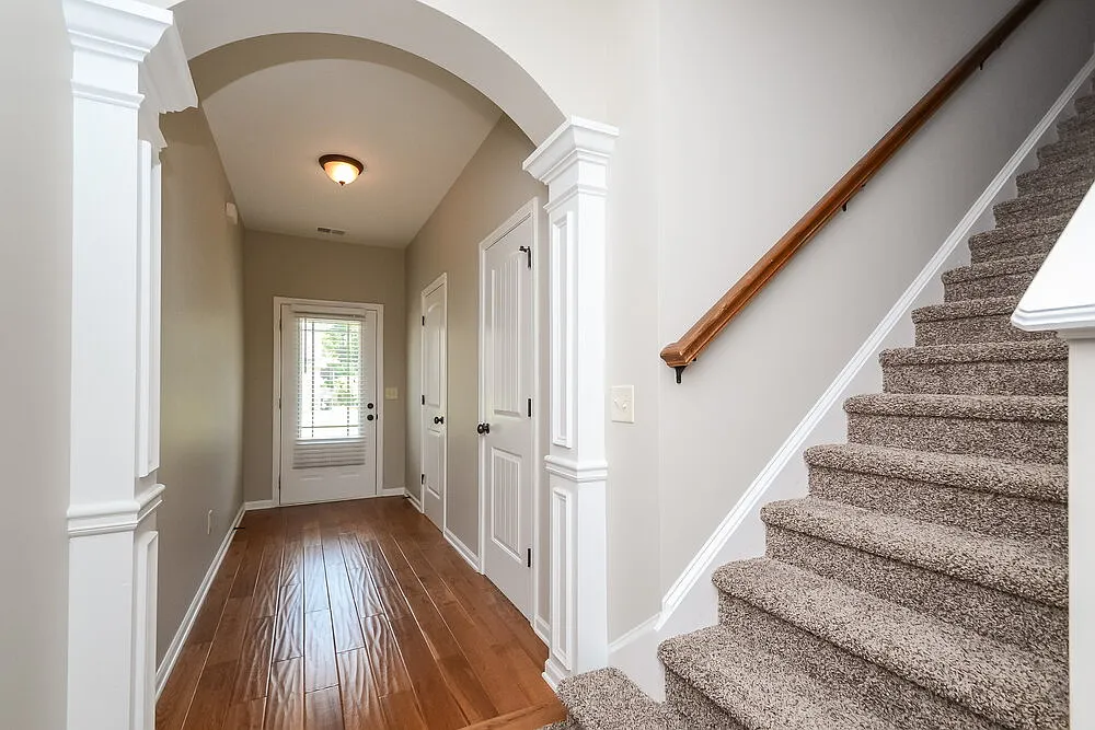 3 bed, 2.5 bath, 1856 sqft, $2,090 — Photo 2