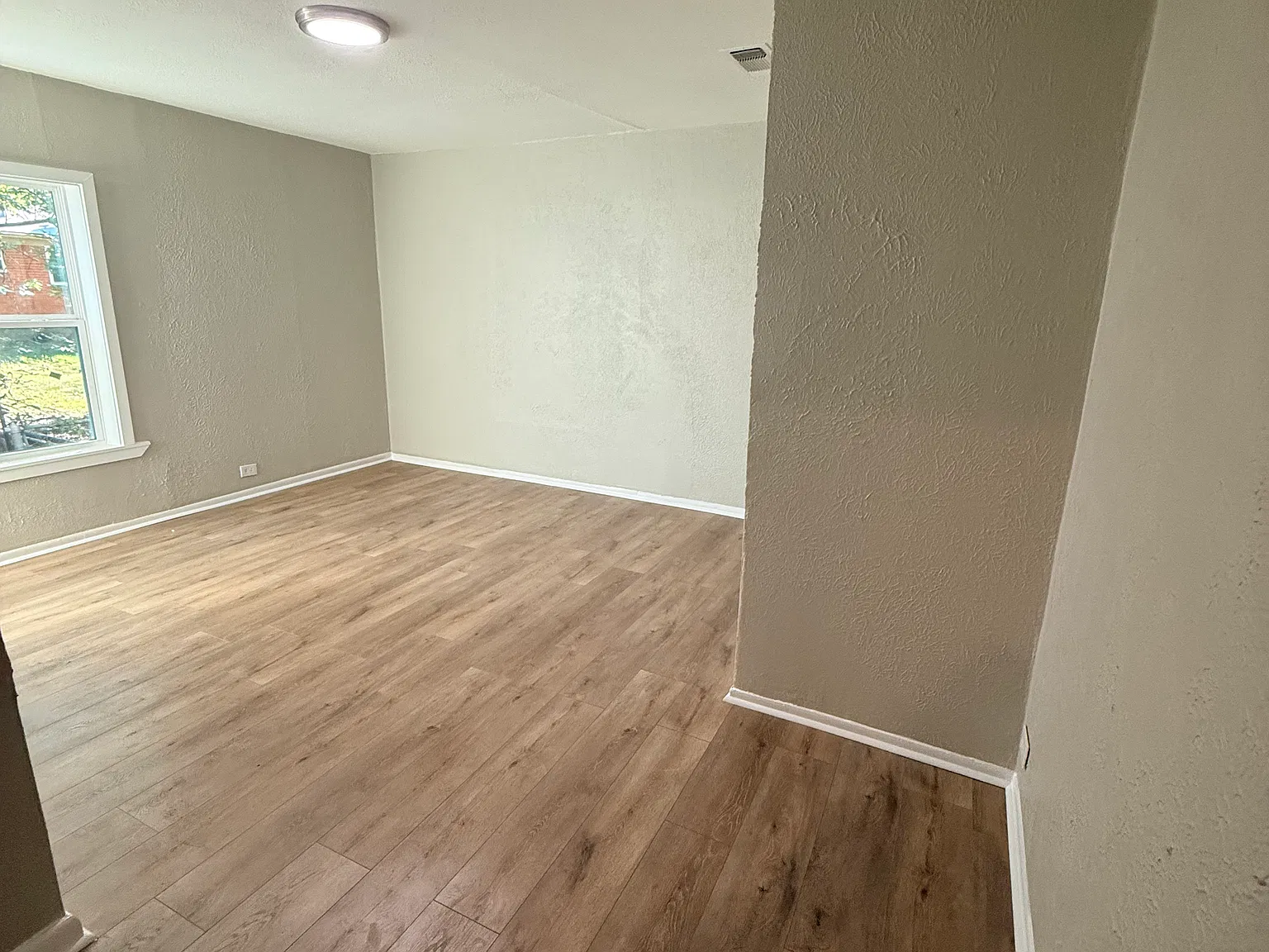 6008 Trinity St — Photo 3