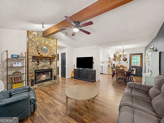 4th image of 35 Pleasant Valley Rd