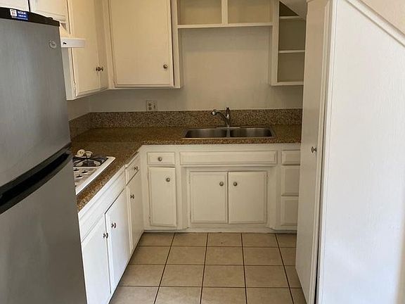 3rd image of 1421 S Bedford St #2