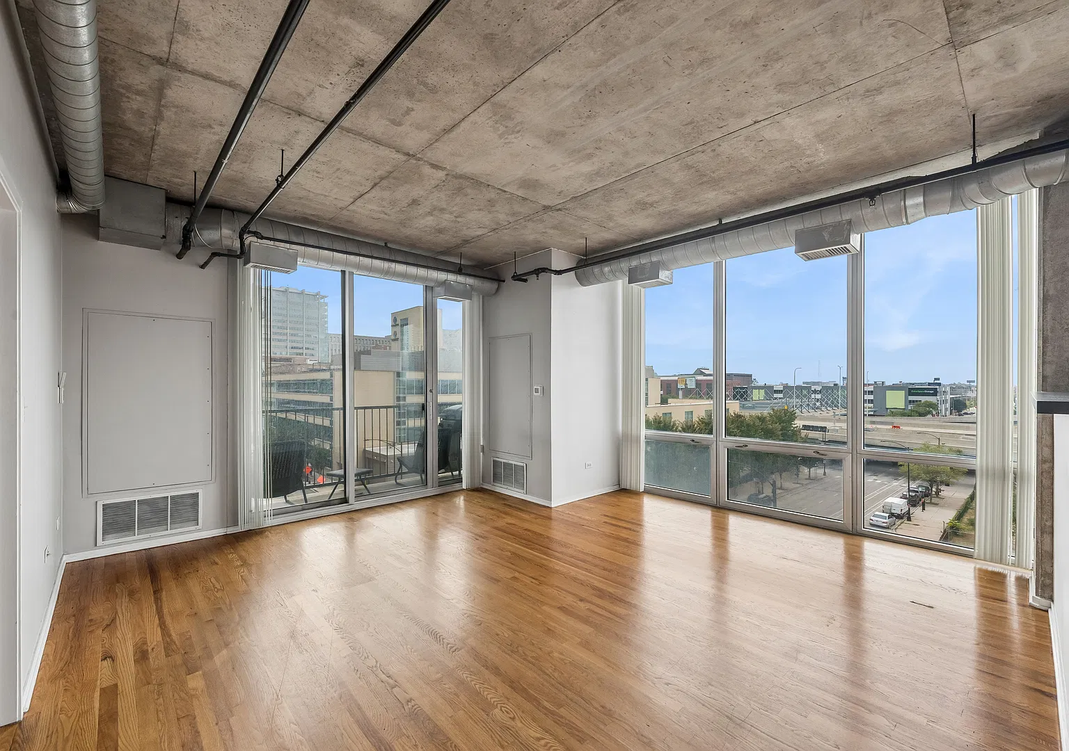 2 bed, 1200 sqft, $3,200 — Photo 3
