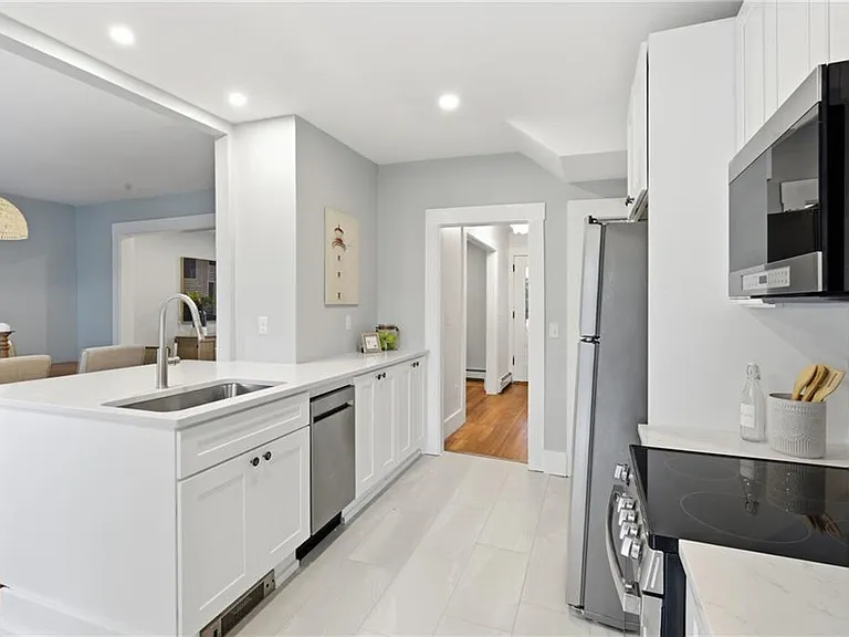 19 Princeton St — Photo 13
