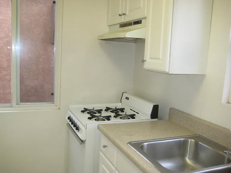 Light and bright kitchen
