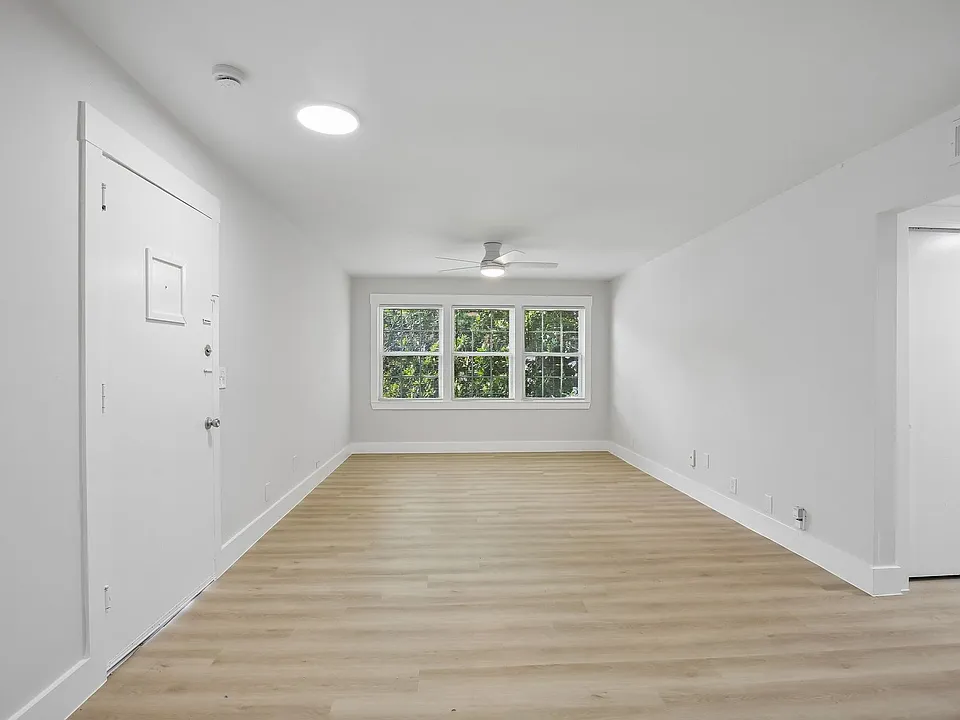 Building Photo 4