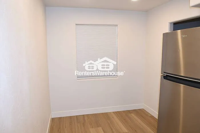 1136 E Eva St — Photo 6