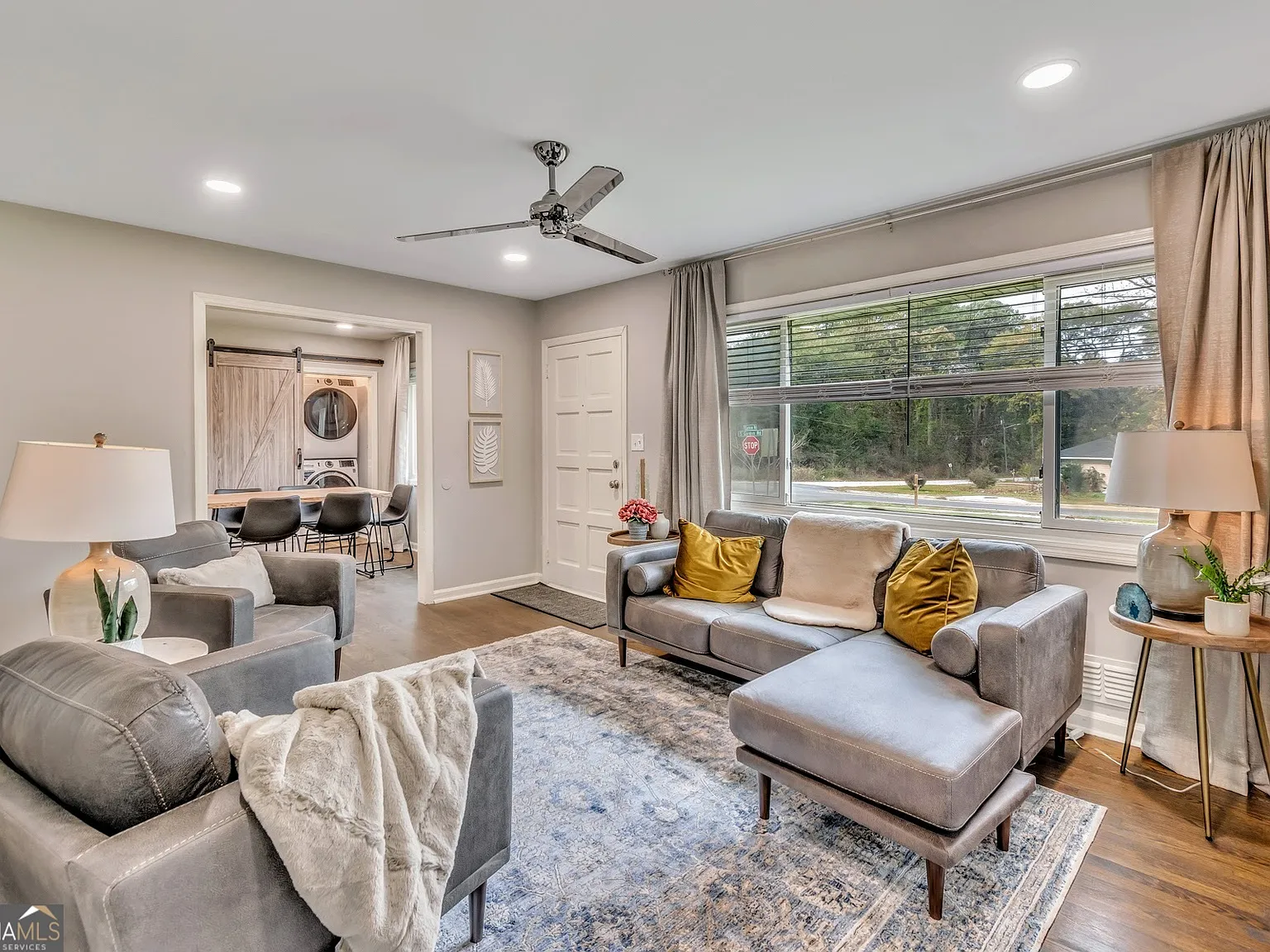 3 bed, 1.0 bath, 1118 sqft, $4,500 — Photo 2