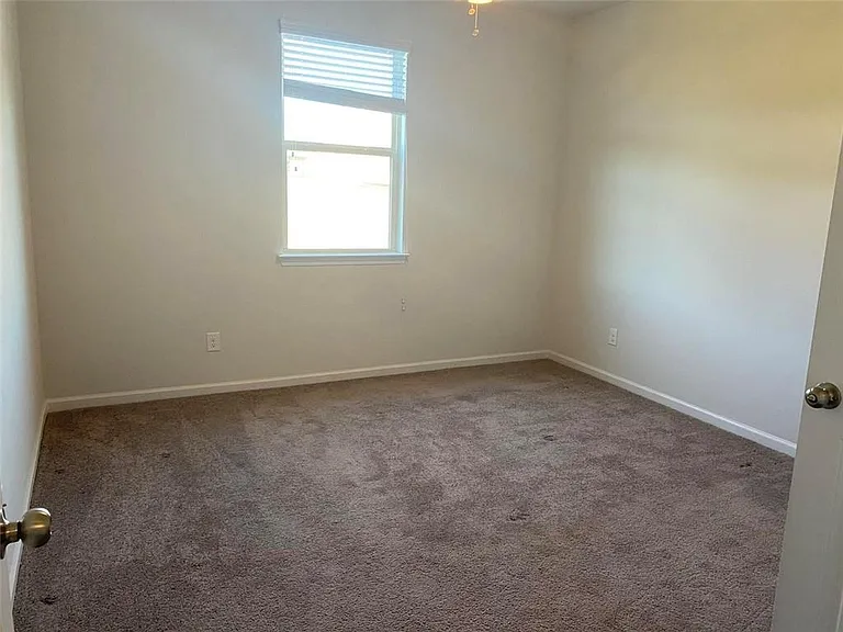 5650 Mirror Lake Dr — Photo 12