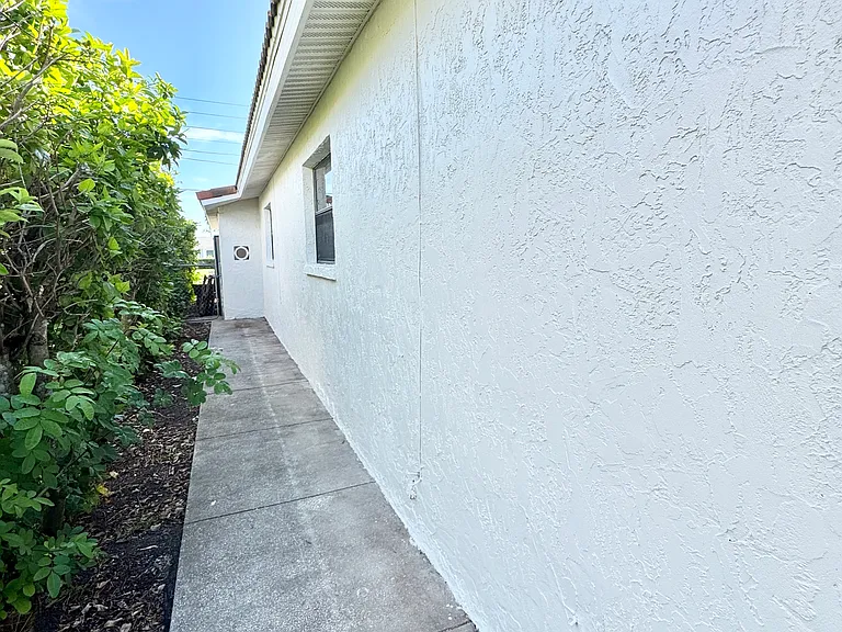 4335 Floramar Ter — Photo 22
