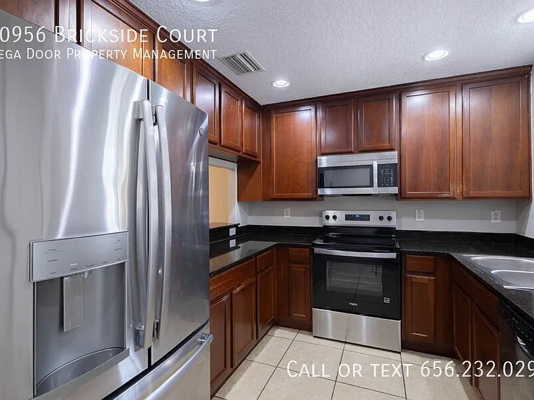 10956 Brickside Ct — Photo 9
