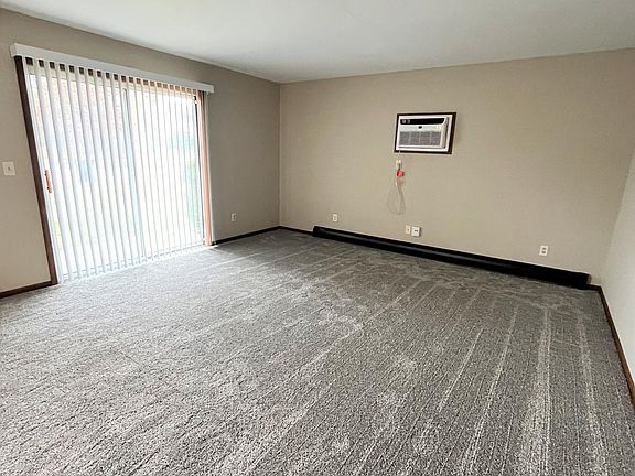 5th image of 379 Stratford Way #1