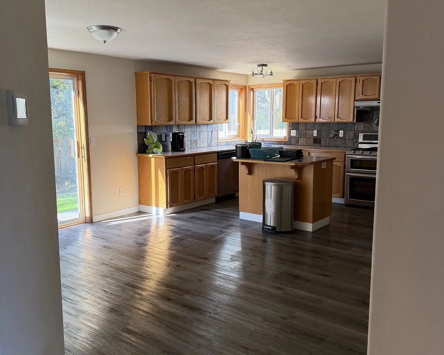 4 bed, 2.5 bath, 1986 sqft, $2,800 — Photo 3