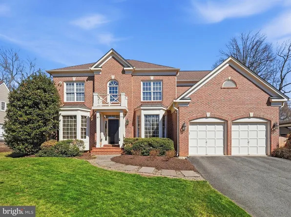 2707 Pioneer Ln, Falls Church, VA 22043