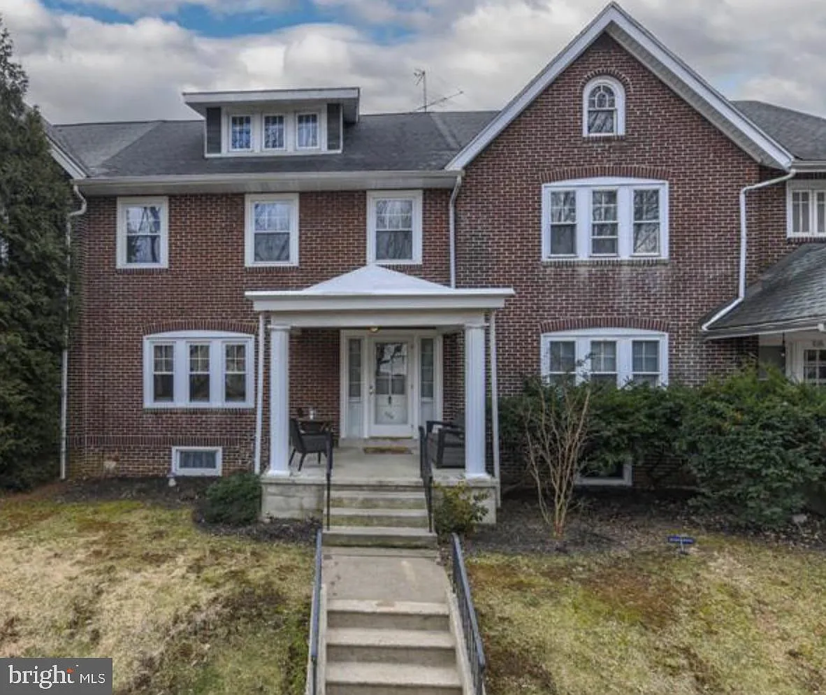 924 Franklin St photo 1