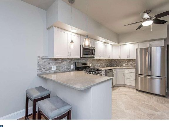 3rd image of 4770 Silverwood St