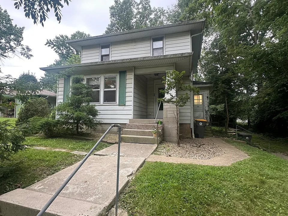 832 E 2nd St #1