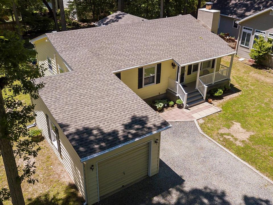 1st image of 224 Salt Forest Ln