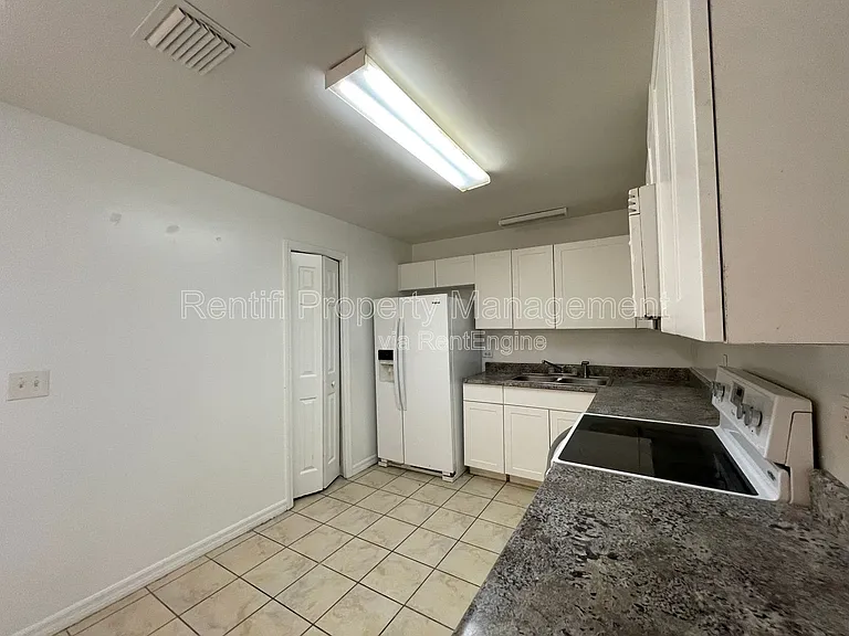 1128 Homer Ave S — Photo 9