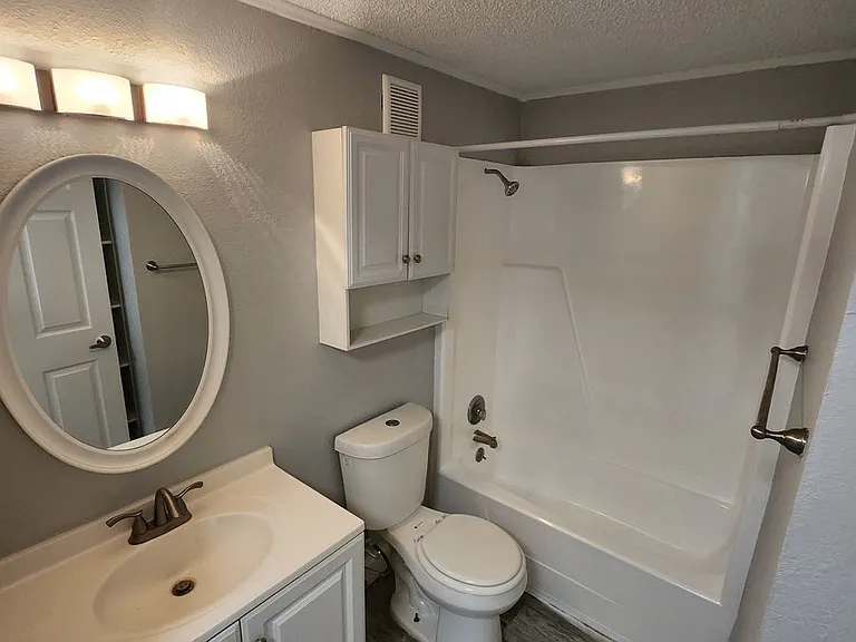 Strawberry Place Apartments — Photo 7