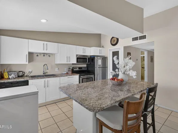 10458 W OAKMONT Drive, Sun City, AZ 85351