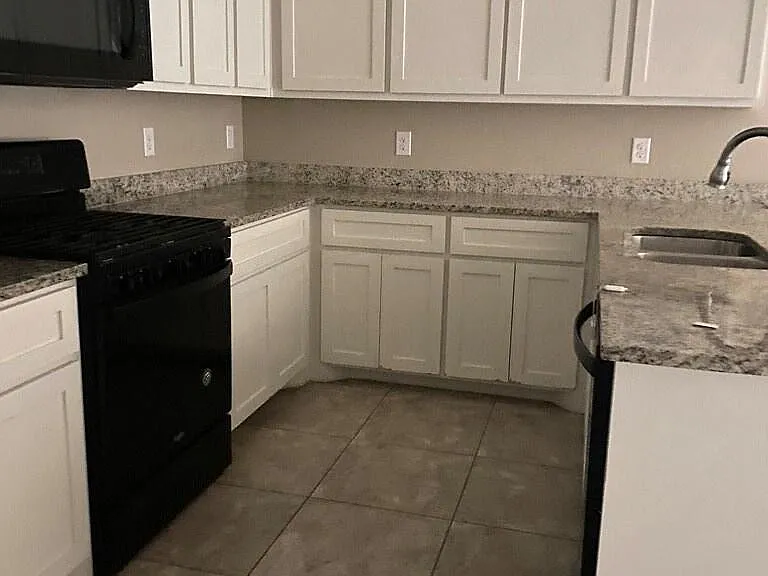 5300 Freedom Ct — Photo 5