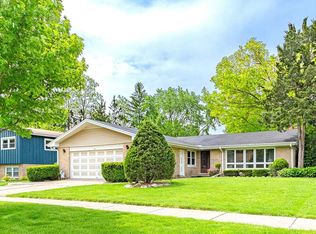 411 E Berkshire Ln, Mount Prospect, IL