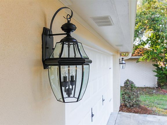 5th image of 209 Lake Crescent Cir