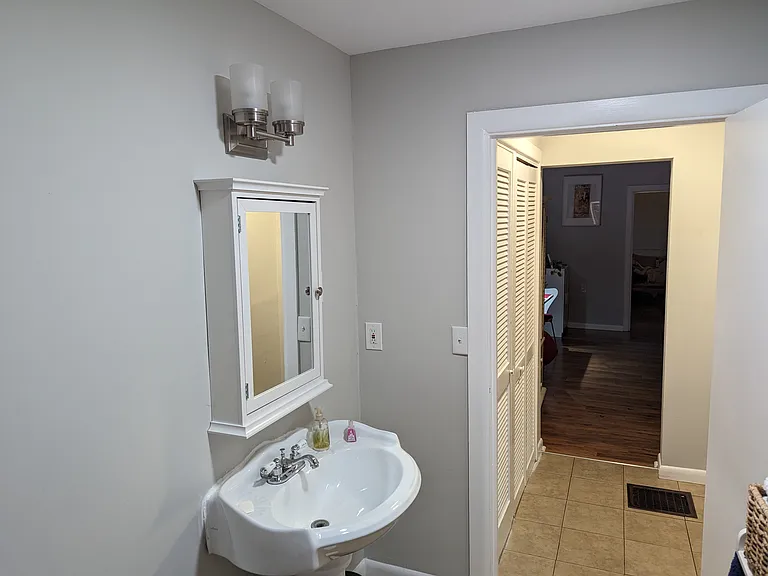 621 Kirtland St — Photo 7