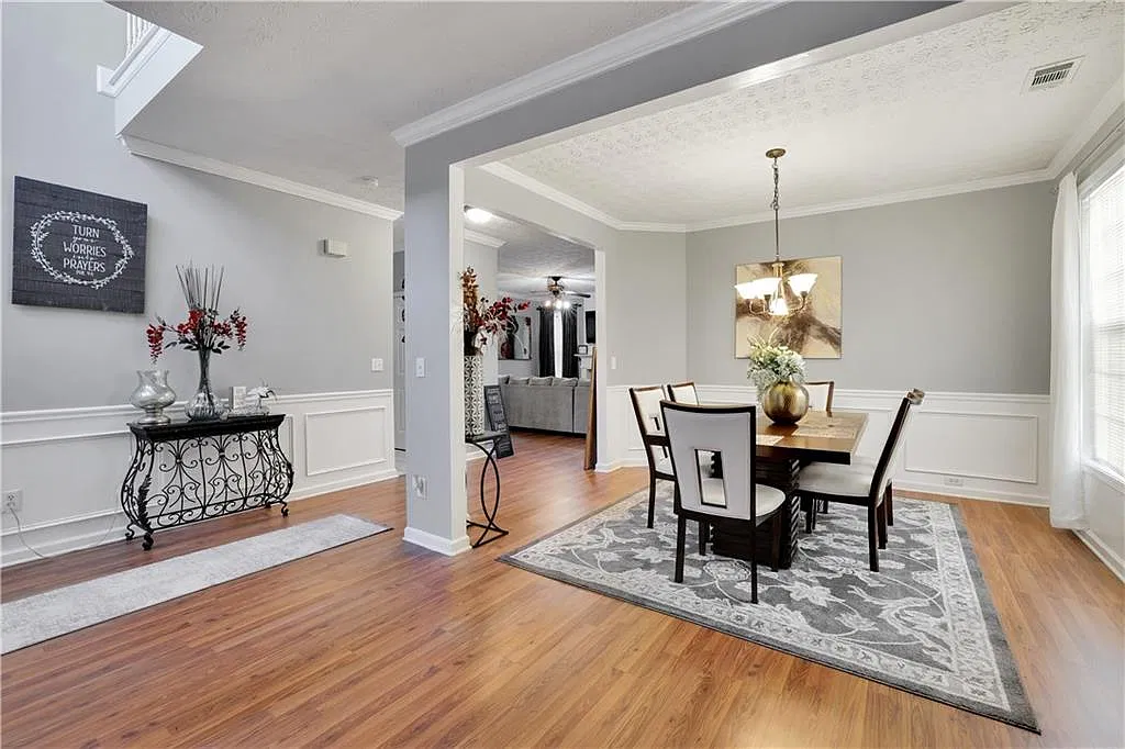 4 bed, 2.5 bath, 2628 sqft, $2,695 — Photo 4
