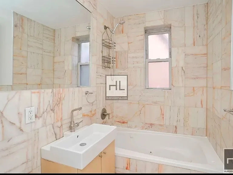 665 Thwaites Pl #1T — Photo 6