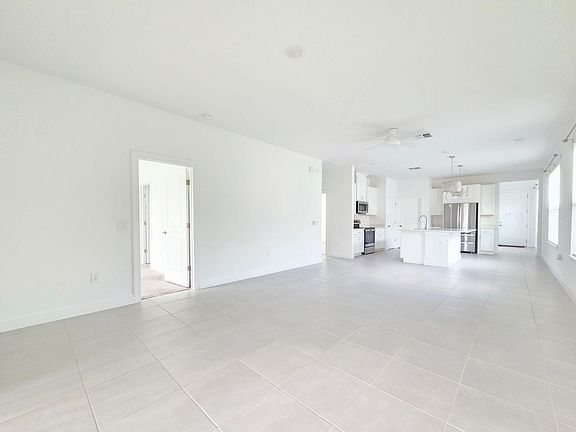 4th image of 2182 Palm Tree Dr