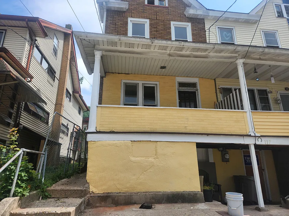 115 W Railroad St
