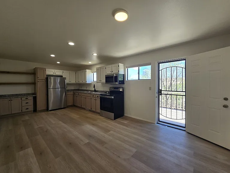 18340 US Highway 84/285 — Photo 12