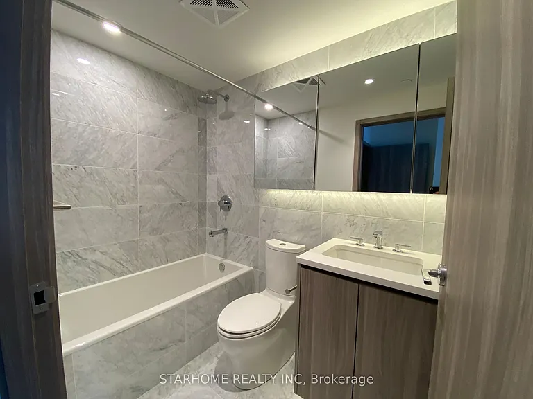 95 McMahon Dr #Townhouse 510 — Photo 6